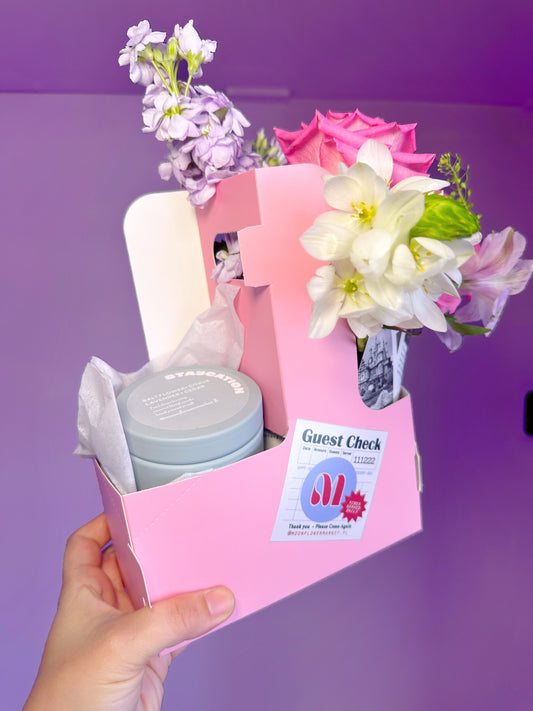 THE MOM SPECIAL - Flowers + Candle